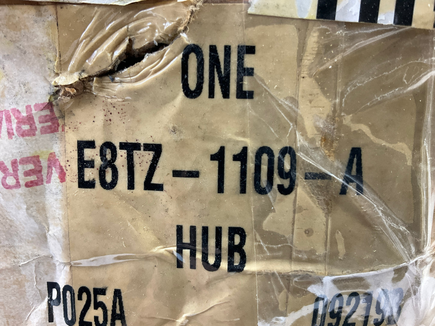 DAMAGED STUD - NOS OEM Ford E8TZ-1109-A Rear Wheel Hub - 1990-1991 F250 F350