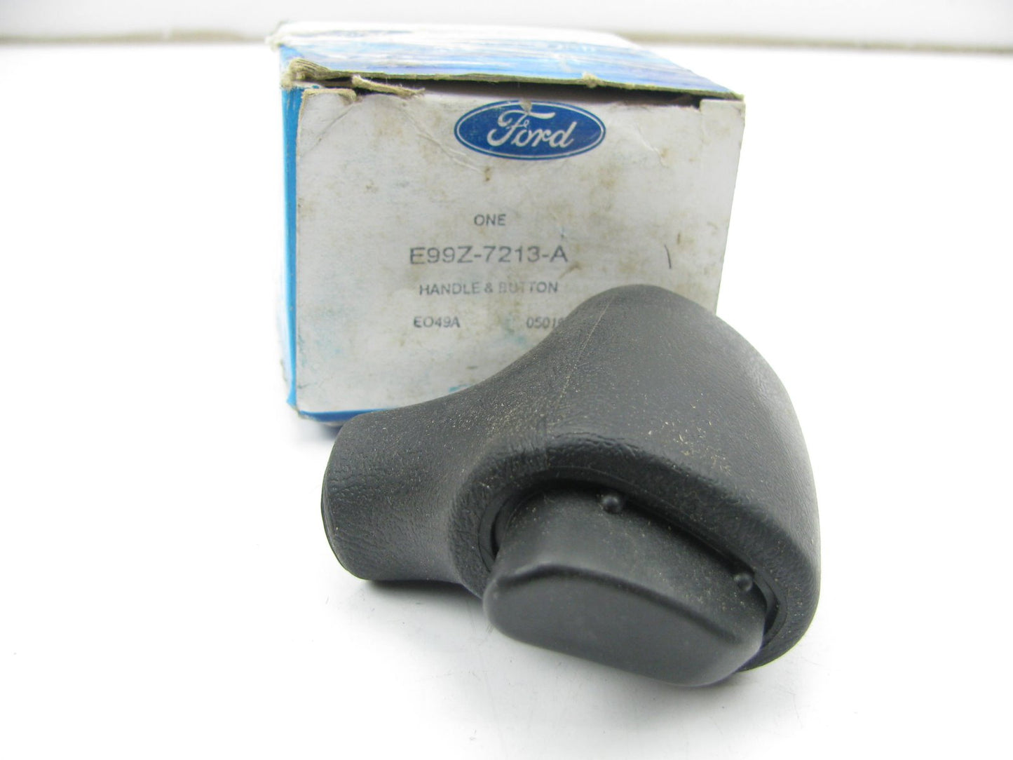 Ford OEM E99Z-7213-A Automatic Transmission Shifter Knob 1986-1990 Aerostar A4LD