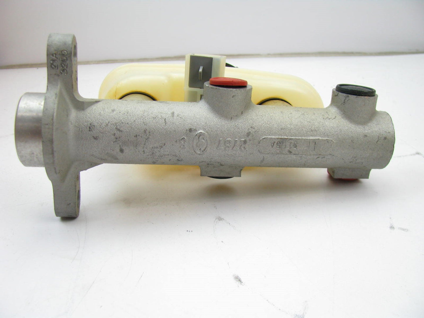 NEW OEM Ford E9DZ-2140-A Brake Master Cylinder (w/o ABS) - 1989-90 Taurus, Sable