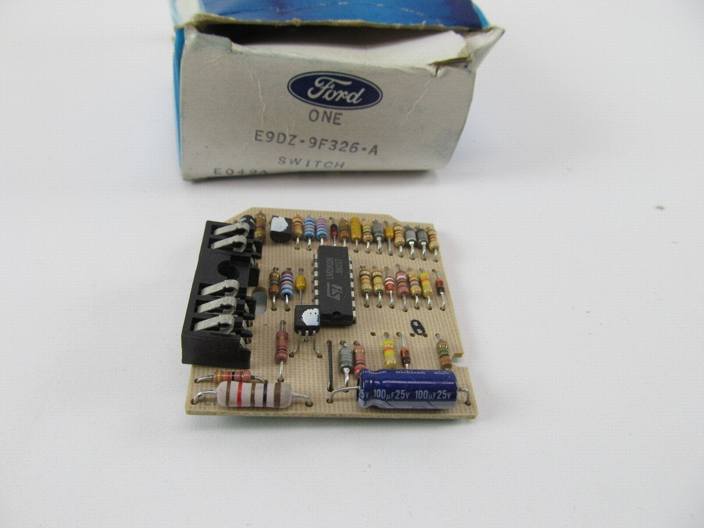 NEW - OEM Ford E9DZ-9F326-A Low Fuel Level Warning Switch Assembly