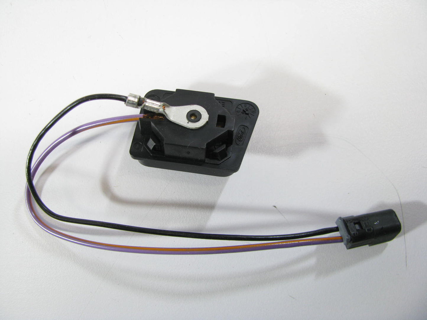 NEW - OEM Ford E9OY-13A805-BA Steering Wheel Right Horn Switch 1989 Continental