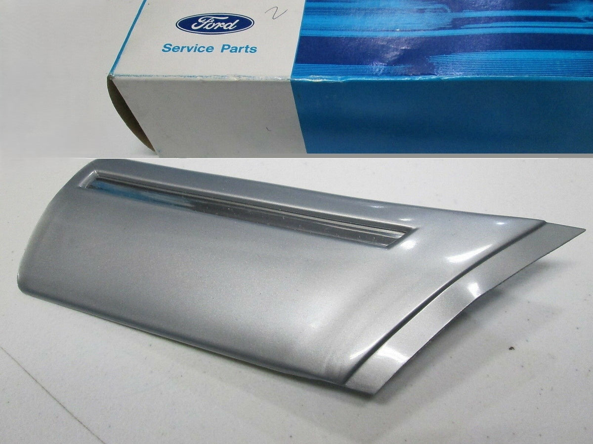 NEW - OEM Ford E9OY-16036-AA Front Right Lower Fender Moulding 89-93 Continental