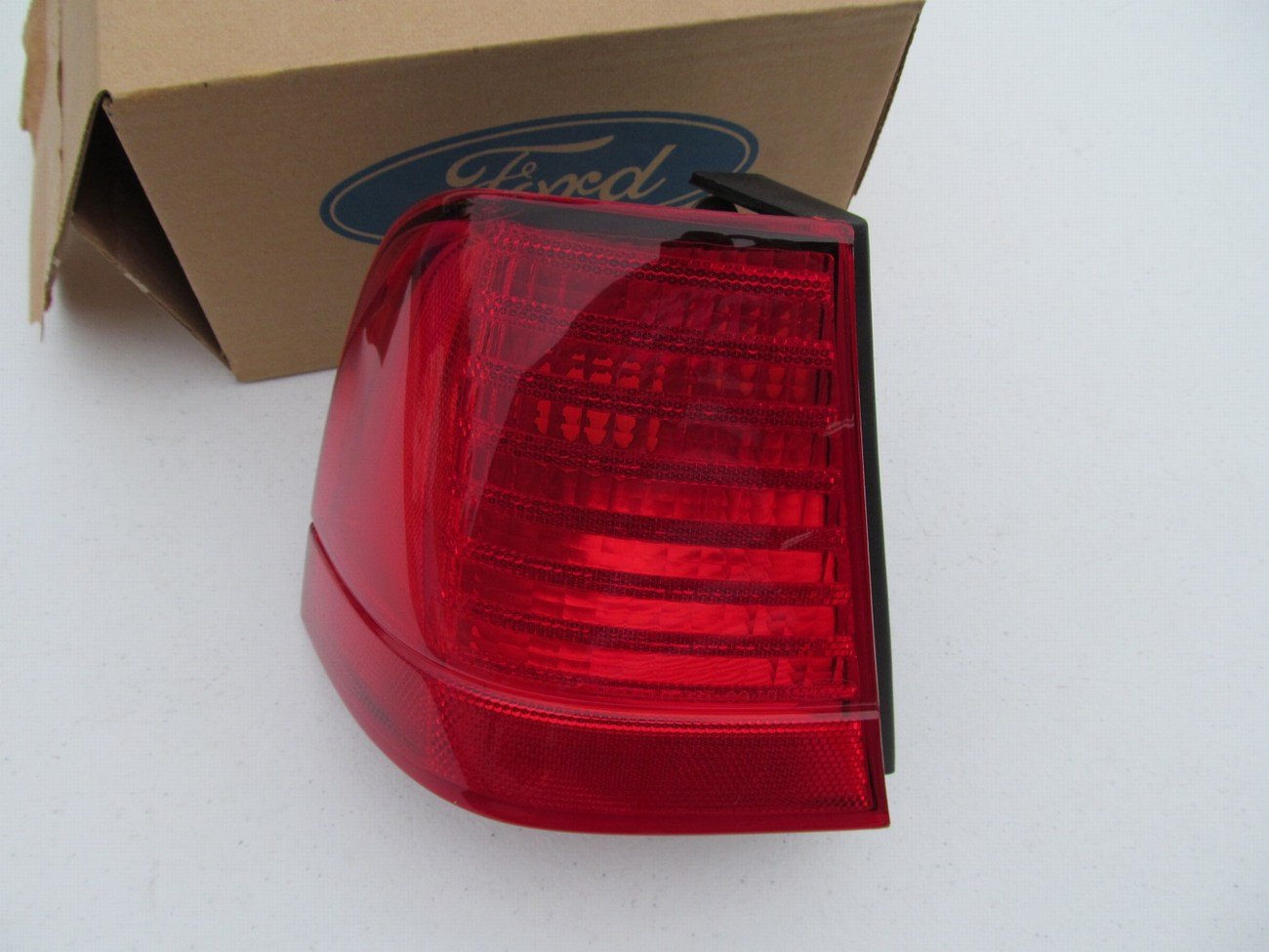NOS Left Drivers Side Tail Light Lamp 1989-1991 Ford Thunderbird SUPERCOUPE ONLY
