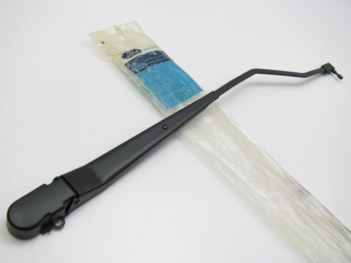 NEW GENUINE Right Passengers Side OEM Ford E9SZ-17526-A Windshield Wiper Arm