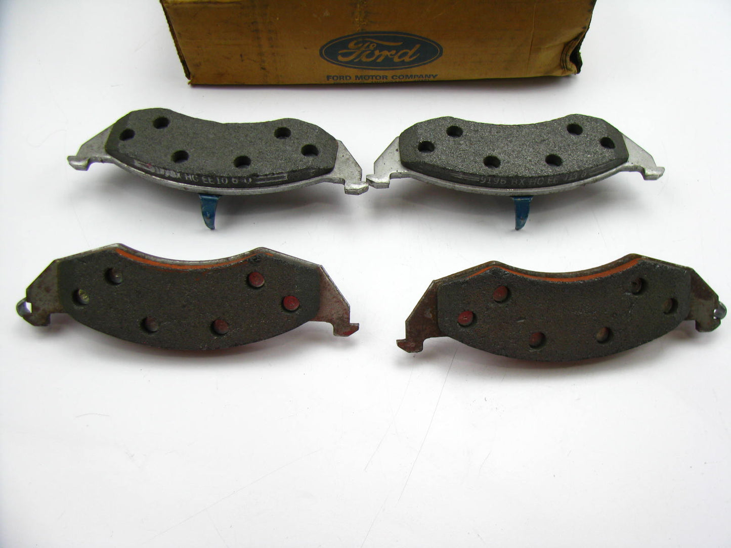 NEW - OEM Ford E9SZ-2001-A Front Brake Pads For 1989-1992 Thunderbird & Cougar