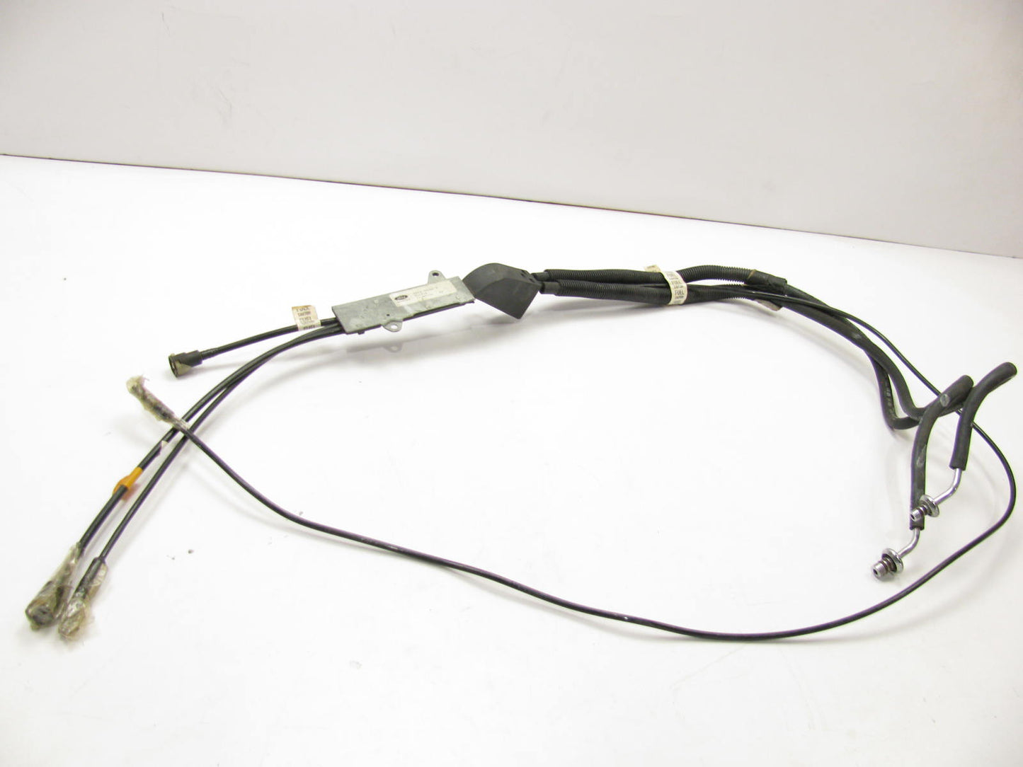 NEW - OEM Ford E9SZ-9S286-B Front Fuel Supply & Return Hose 1989-1990 Supercoupe