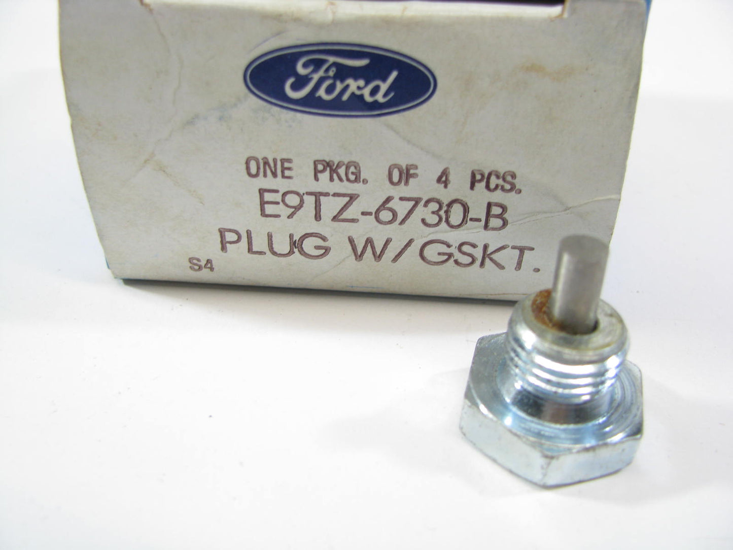 NEW - OEM Ford E9TZ-6730-B Engine Oil Drain Plug 1985-1994 6.9L 7.3L-V8 Diesel