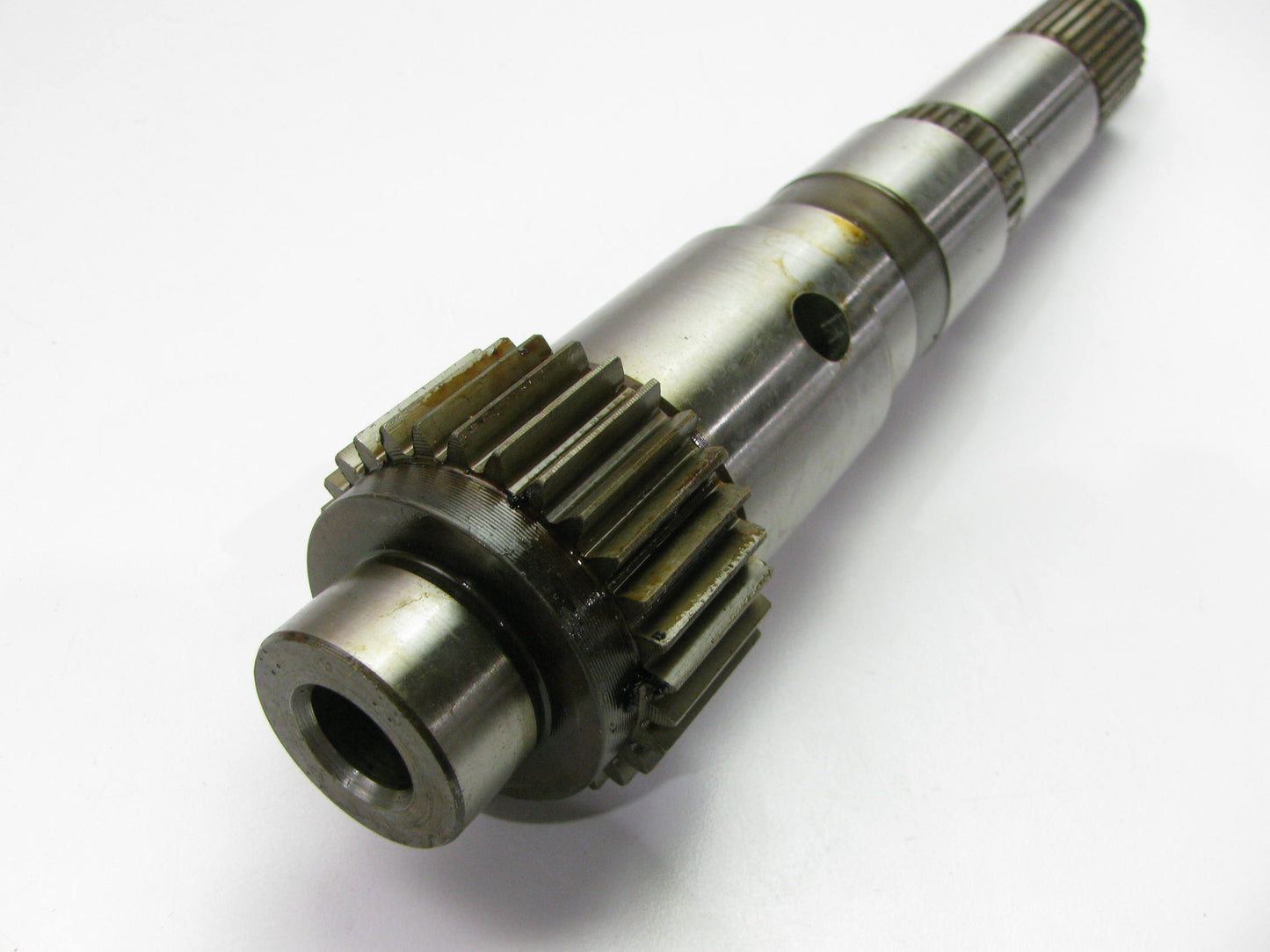 NEW - OEM Ford E9TZ-7061-A Transfer Rear Output Shaft 1989 BW3145