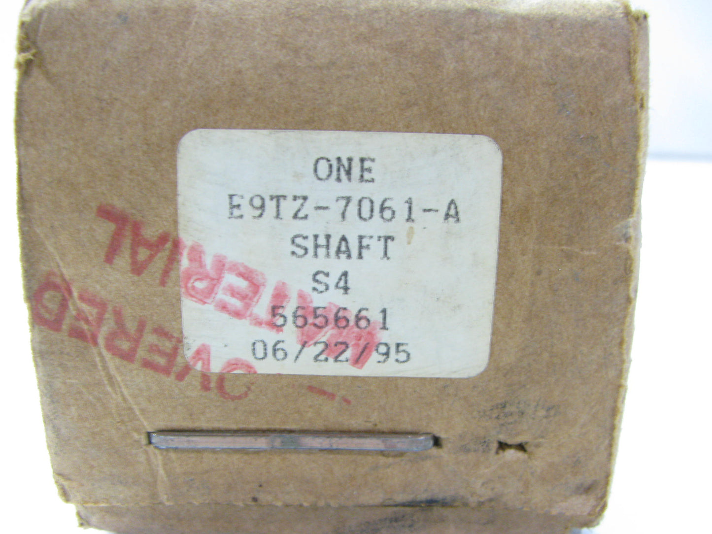 NEW - OEM Ford E9TZ-7061-A Transfer Rear Output Shaft 1989 BW3145