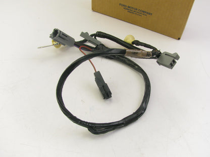 NEW - OEM Ford E9ZZ-13412-A Rear License Lamp Wiring & Socket 1987-1989 Mustang