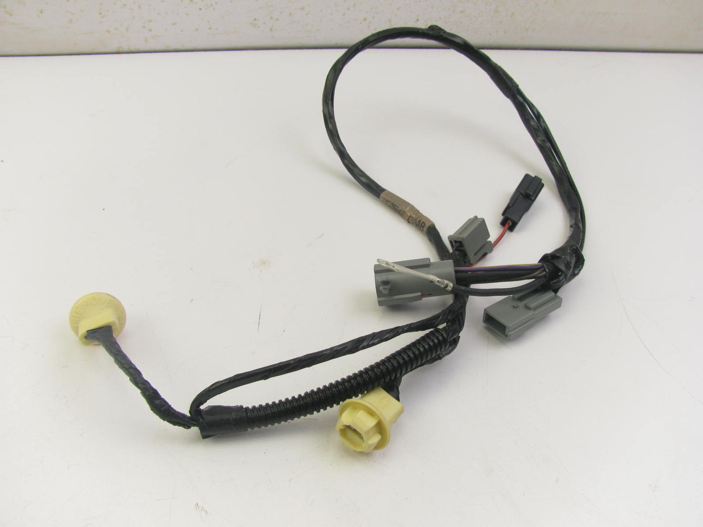 NEW - OEM Ford E9ZZ-13412-A Rear License Lamp Wiring & Socket 1987-1989 Mustang