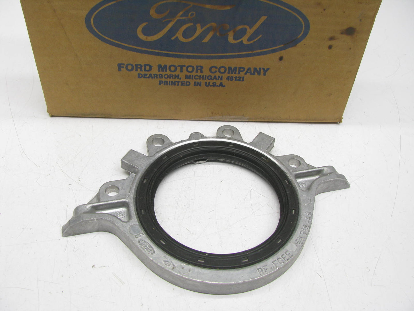 NEW - OEM Ford F0CZ-6K301-A  Rear Main Seal & Retainer 1990-1993 1.9L-L4 & SRF