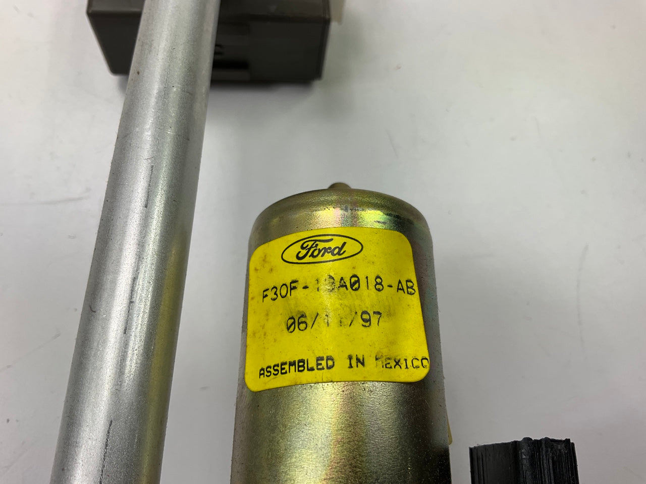 NEW GENUINE OEM Ford F0OY-18850-A Power Antenna For 1990-94 Lincoln Continental