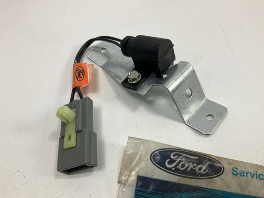 NEW - OEM Ford F0TZ-15702-A Engine Compartment Lamp & Bracket 1987-1991 F-Series