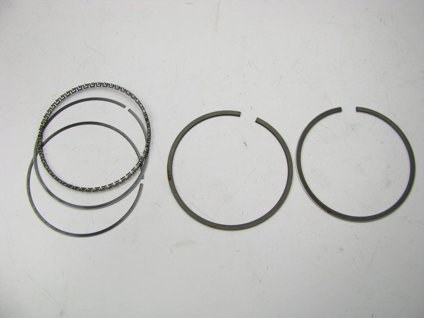 DOES 2 PISTONS - Ford F0TZ-6148-A Engine Piston Rings STD 86-00 Ford 302 EFI V8