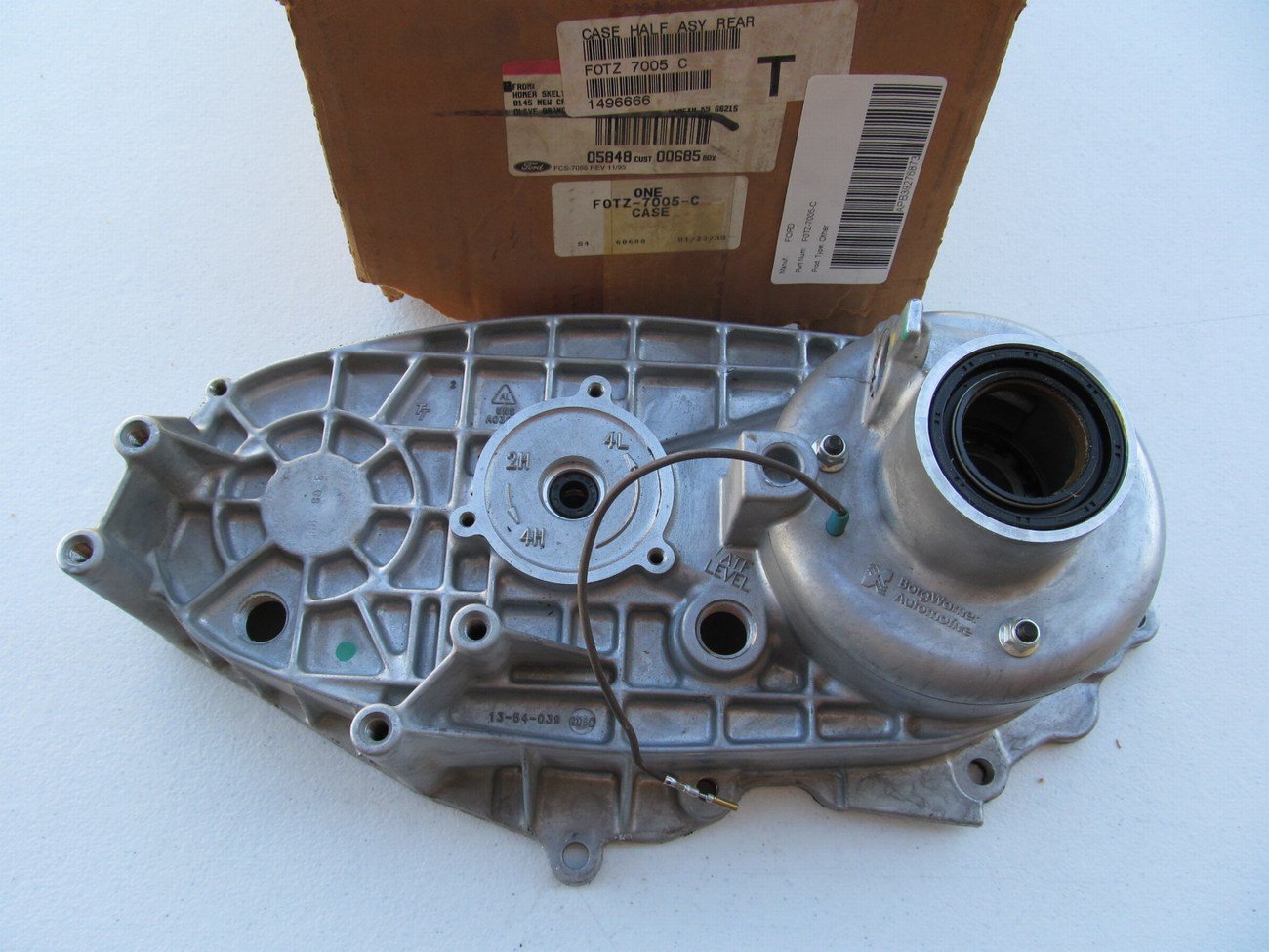 NEW - OEM Ford F0TZ-7005-C BORG WARNER 1354 Transfer Case EMPTY Rear Housing