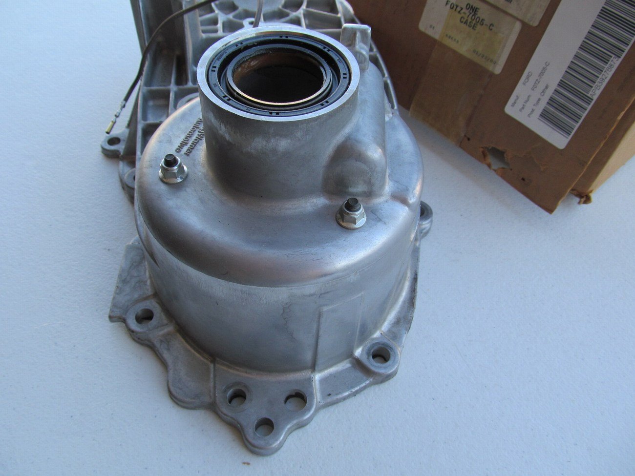 NEW - OEM Ford F0TZ-7005-C BORG WARNER 1354 Transfer Case EMPTY Rear Housing
