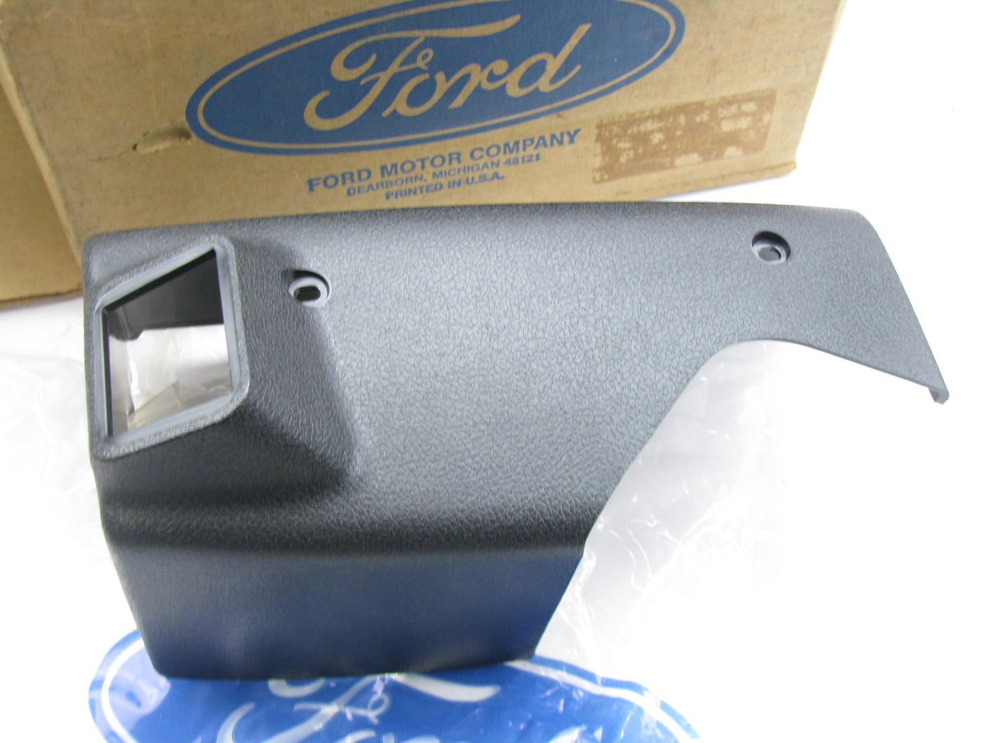 NEW - OEM Ford F2HZ-3530-A Left Steering Column Shroud 1992-1993 CF600/800