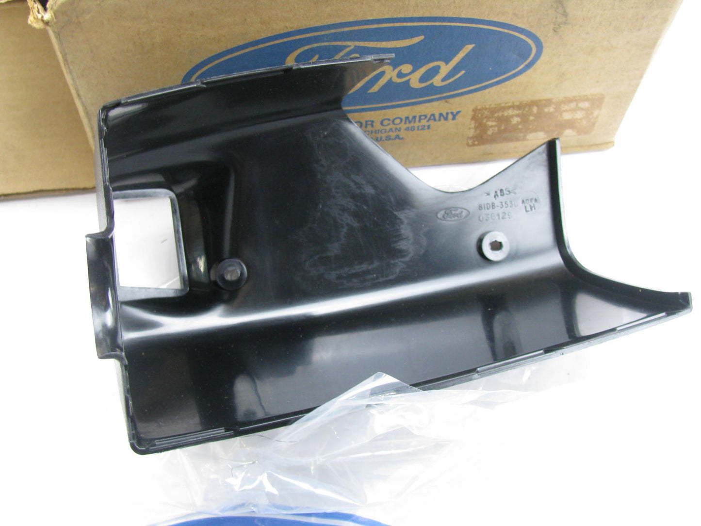 NEW - OEM Ford F2HZ-3530-A Left Steering Column Shroud 1992-1993 CF600/800