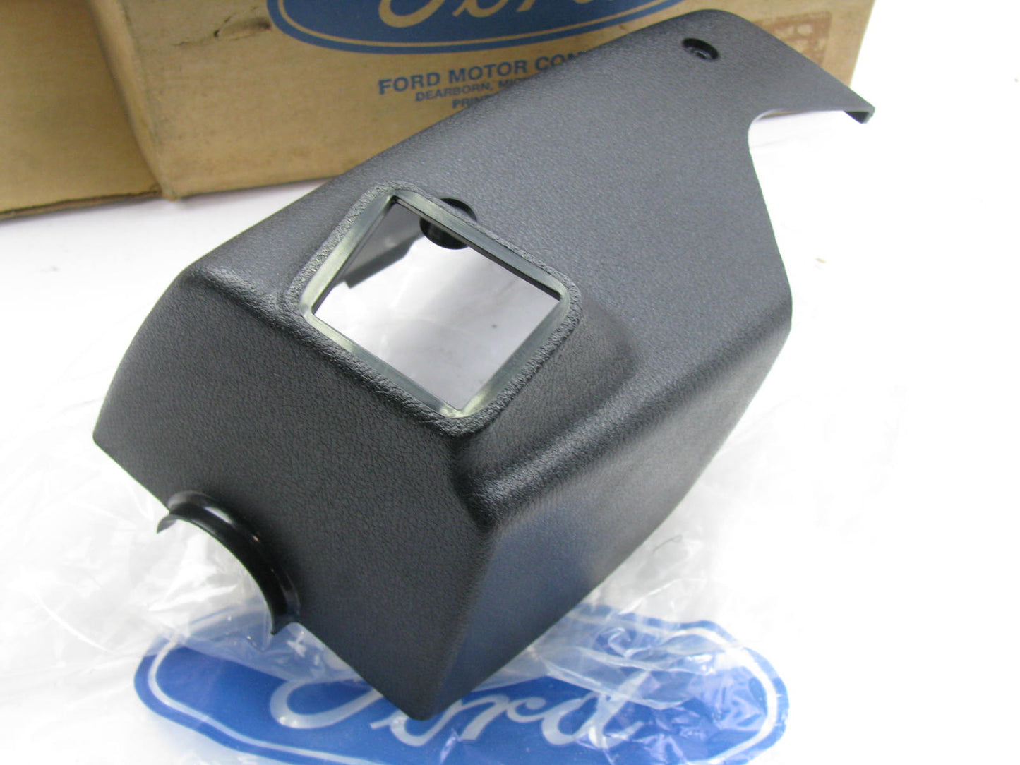 NEW - OEM Ford F2HZ-3530-A Left Steering Column Shroud 1992-1993 CF600/800