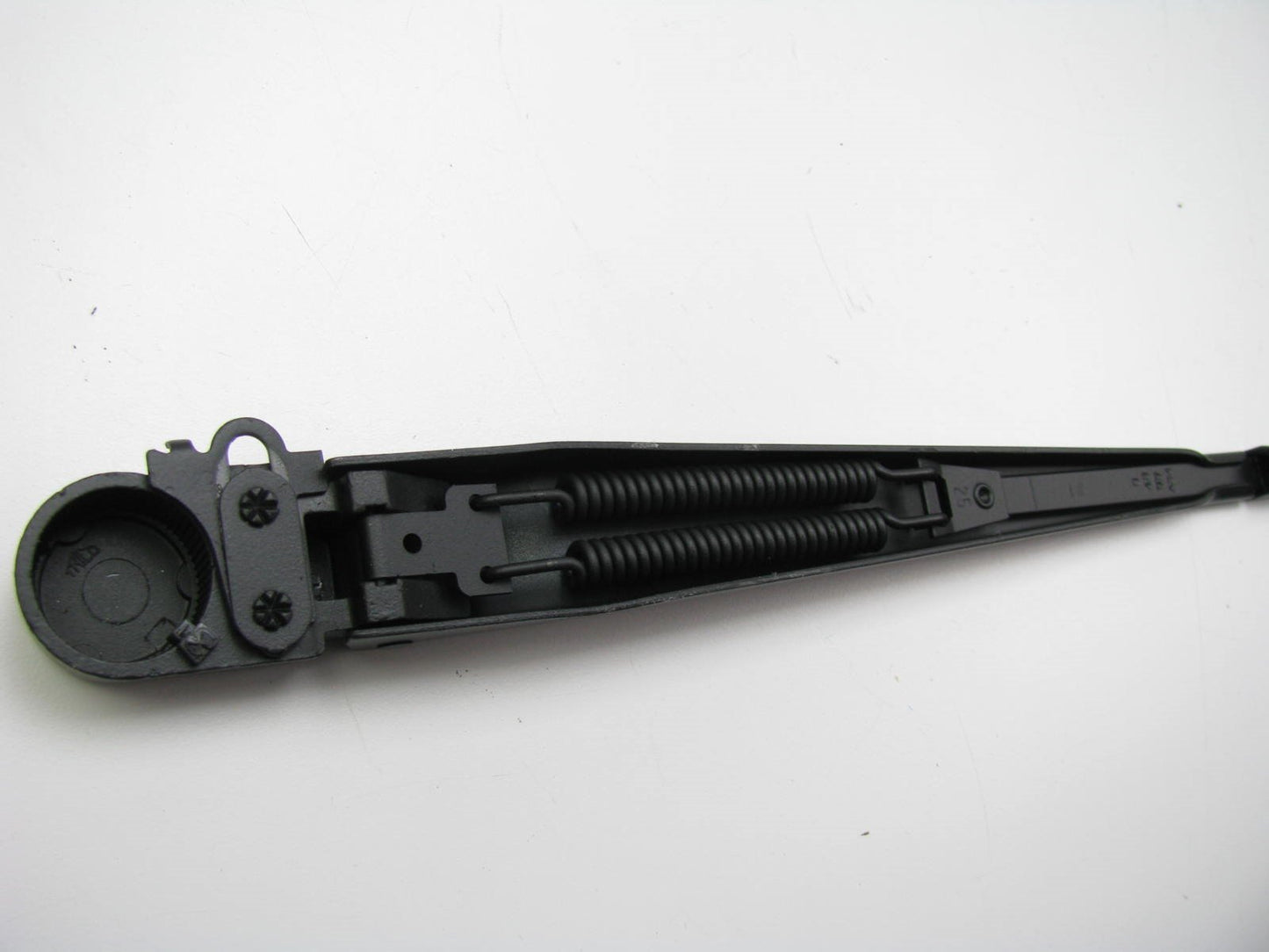 NEW GENUINE OEM Ford F2VY-17526-A Right Passengers Side Wiper Arm