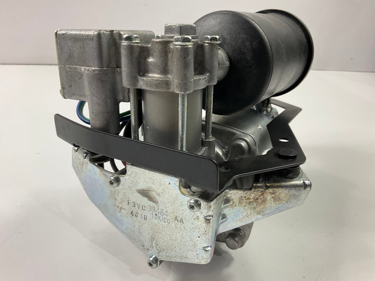 NOS - OEM Ford F2VY-5319-A Air Ride Suspension Air Compressor 1990-1997 Town Car