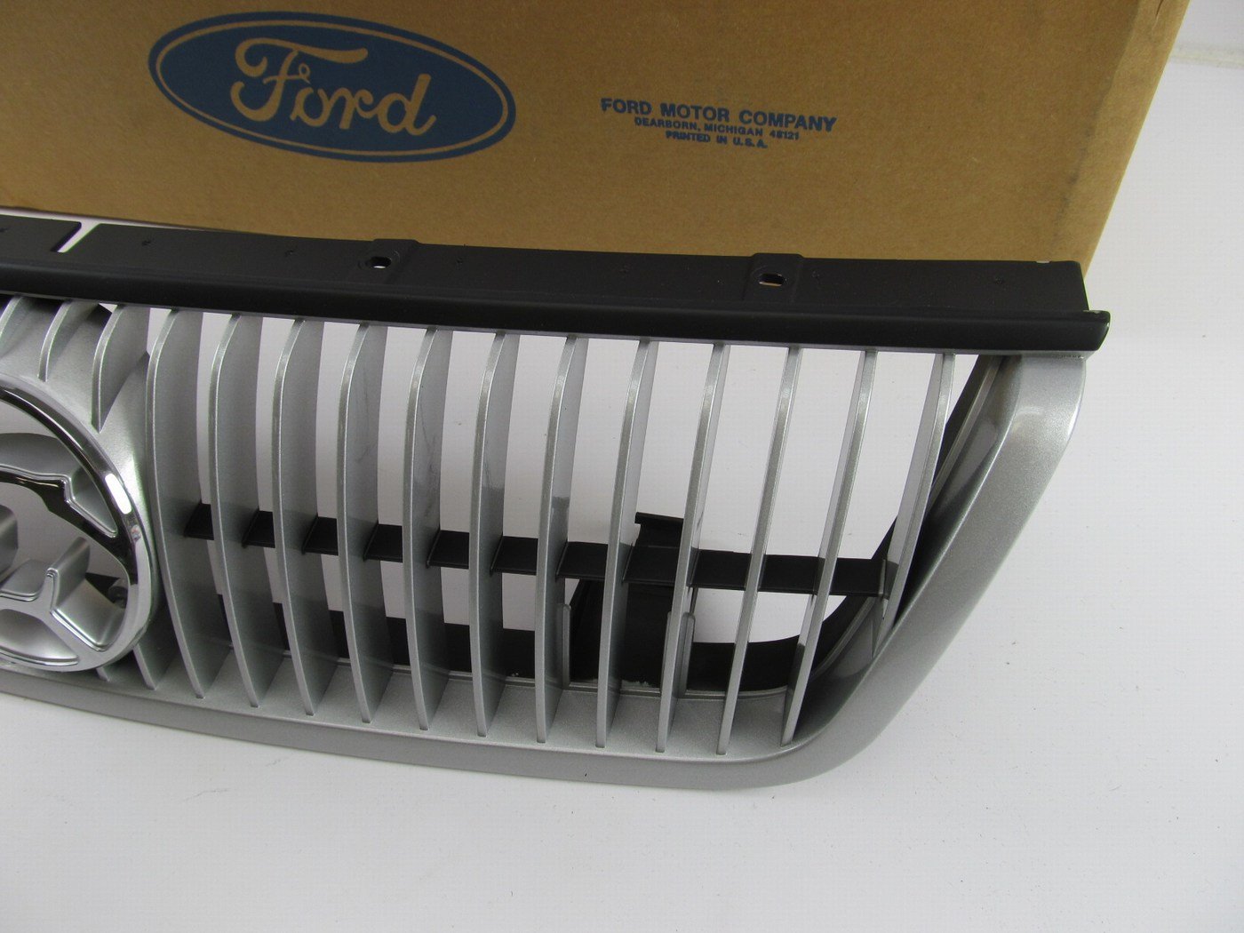 NEW GENUINE OEM Ford F2WY-8200-B Front Grille - 1992 Mercury Cougar XR-7