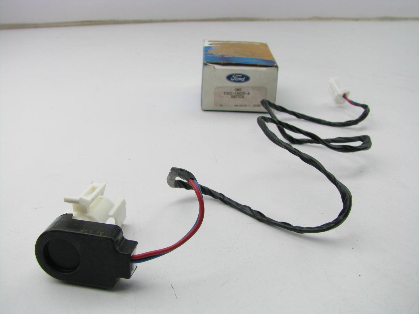 NEW OEM 1993-1997 Ford Probe Right Passengers Side Door Lock Switch F32Z-14028-A