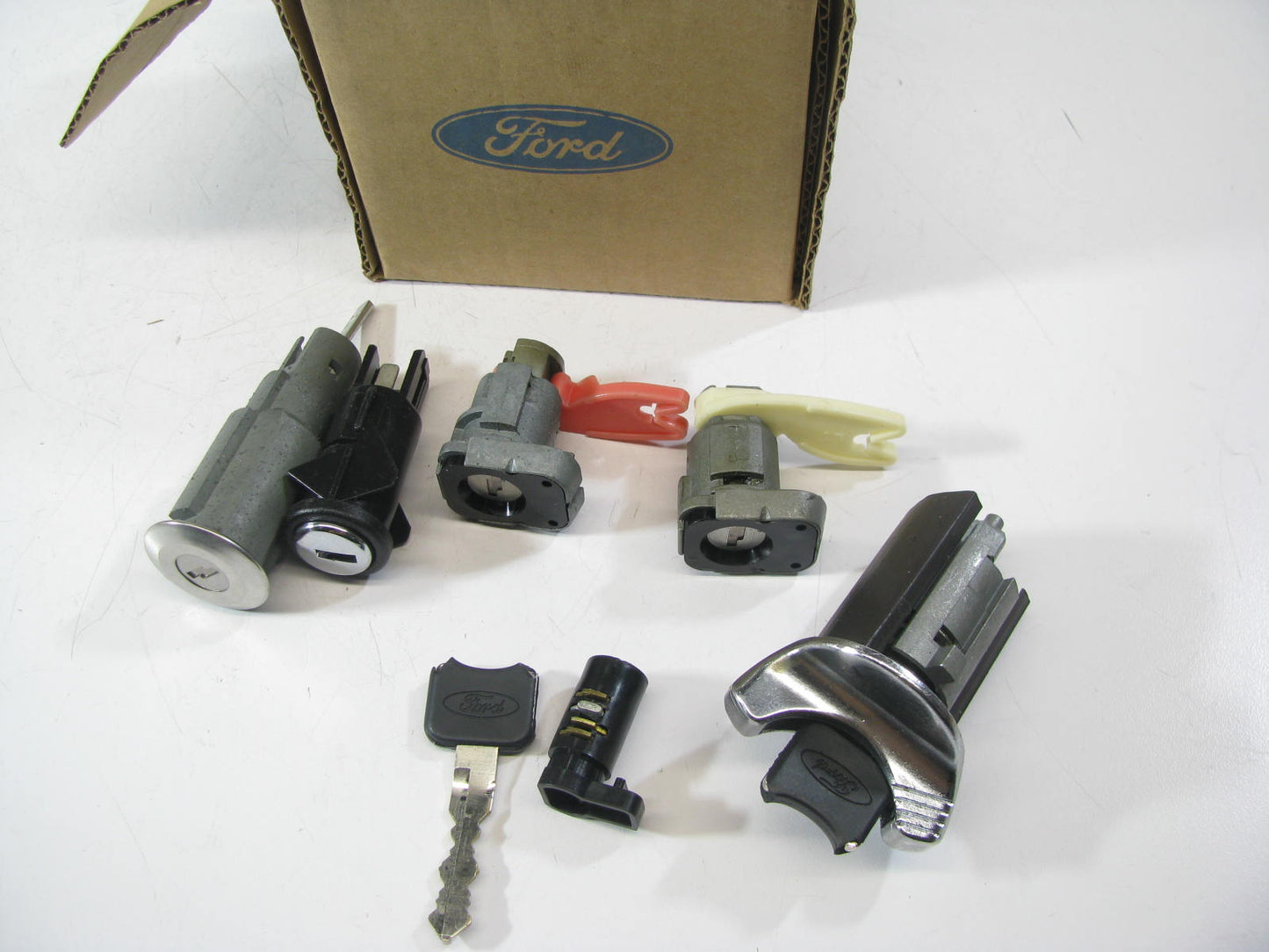 GENUINE FORD Ignition Door Trunk Glove Box Lock Set W/ Keys F3AZ-5422050-C