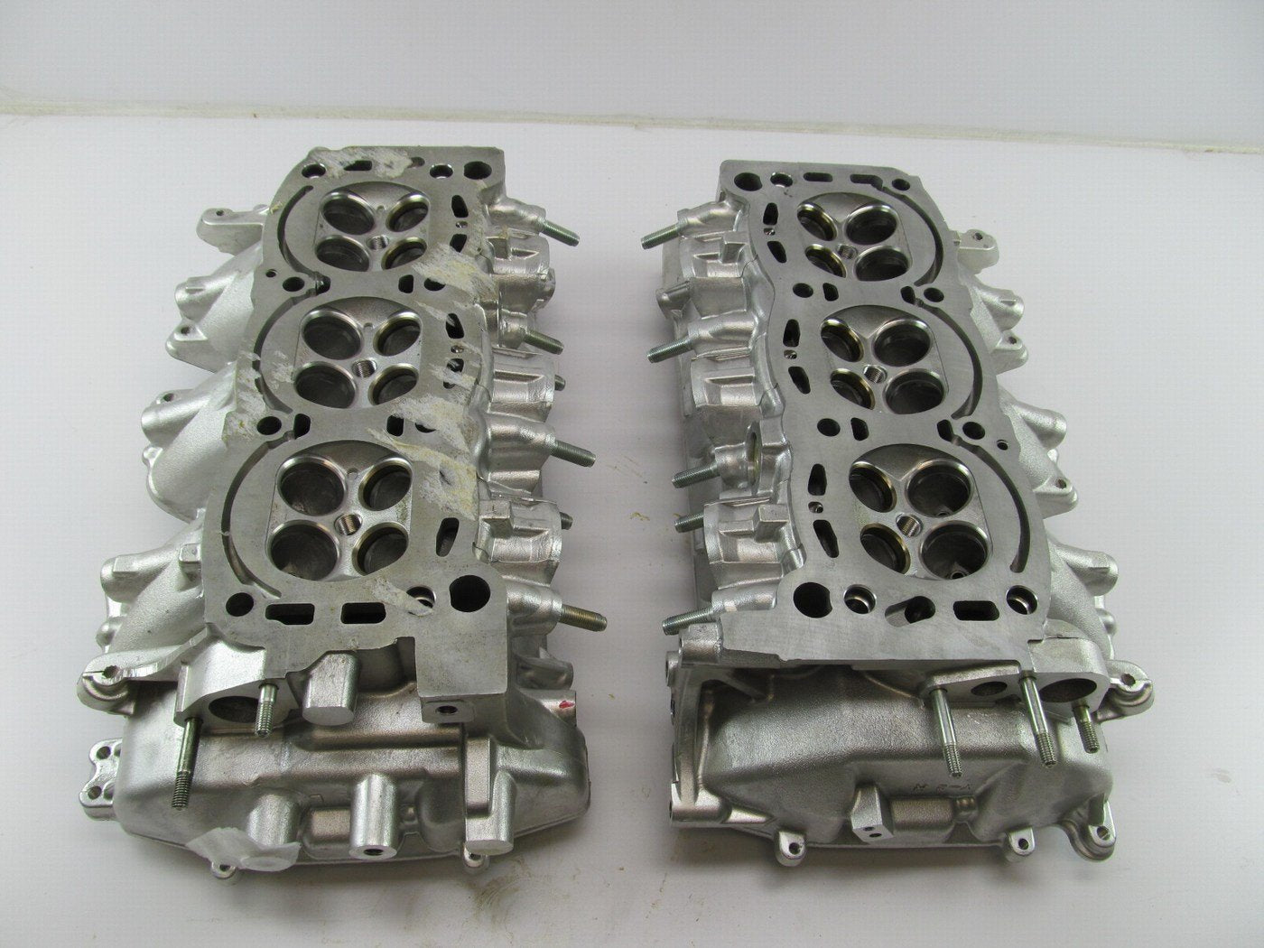 NEW OLD STOCK (PAIR) Left & Right Cylinder Heads 1993-1995 Ford Taurus 3.2L SHO