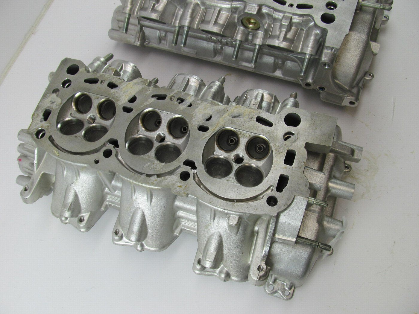 NEW OLD STOCK (PAIR) Left & Right Cylinder Heads 1993-1995 Ford Taurus 3.2L SHO