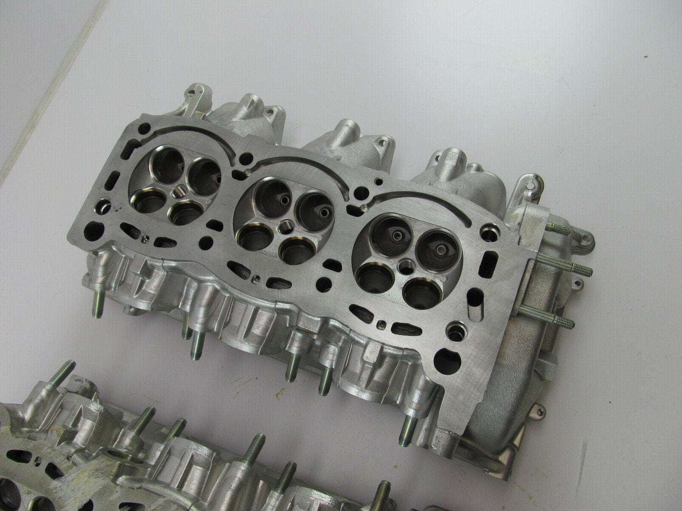 NEW OLD STOCK (PAIR) Left & Right Cylinder Heads 1993-1995 Ford Taurus 3.2L SHO