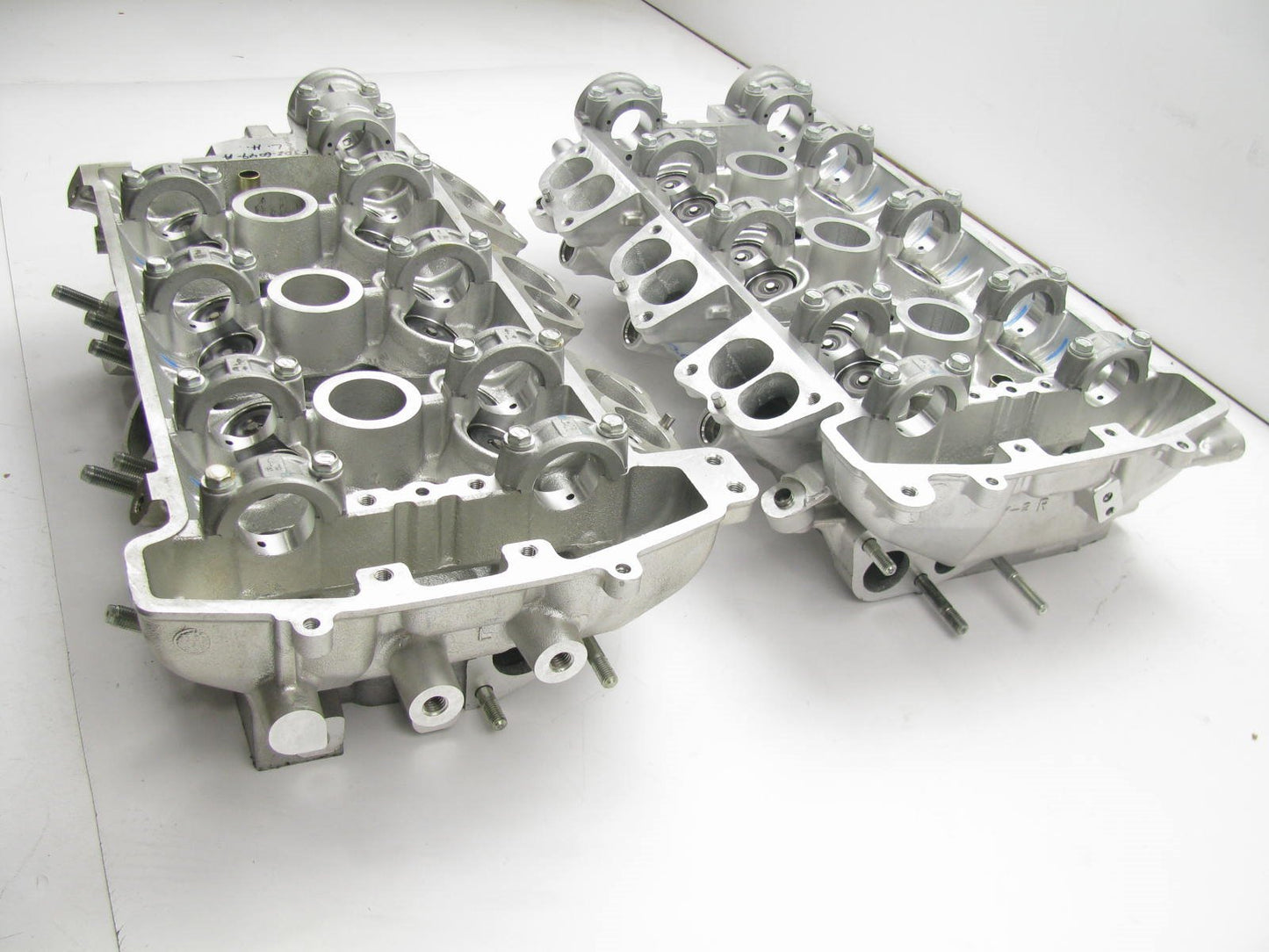 REMAN OEM Ford F3DZ-6049-AX-F3DZ-6049-BX Cylinder Head Set 93-95 Taurus SHO 3.2L