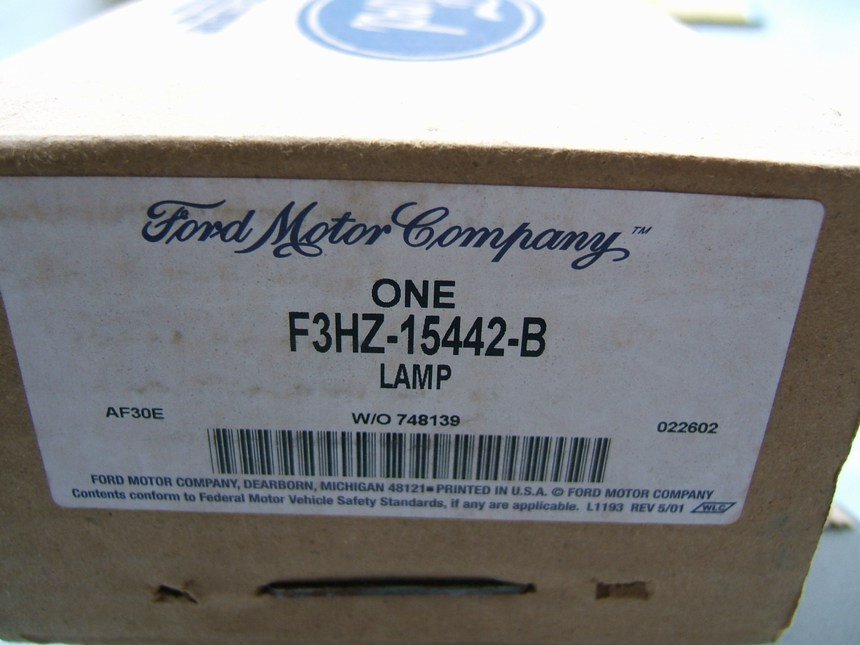 NOS OEM Ford F3HZ-15442-B Medium Truck Cab Light Lamp