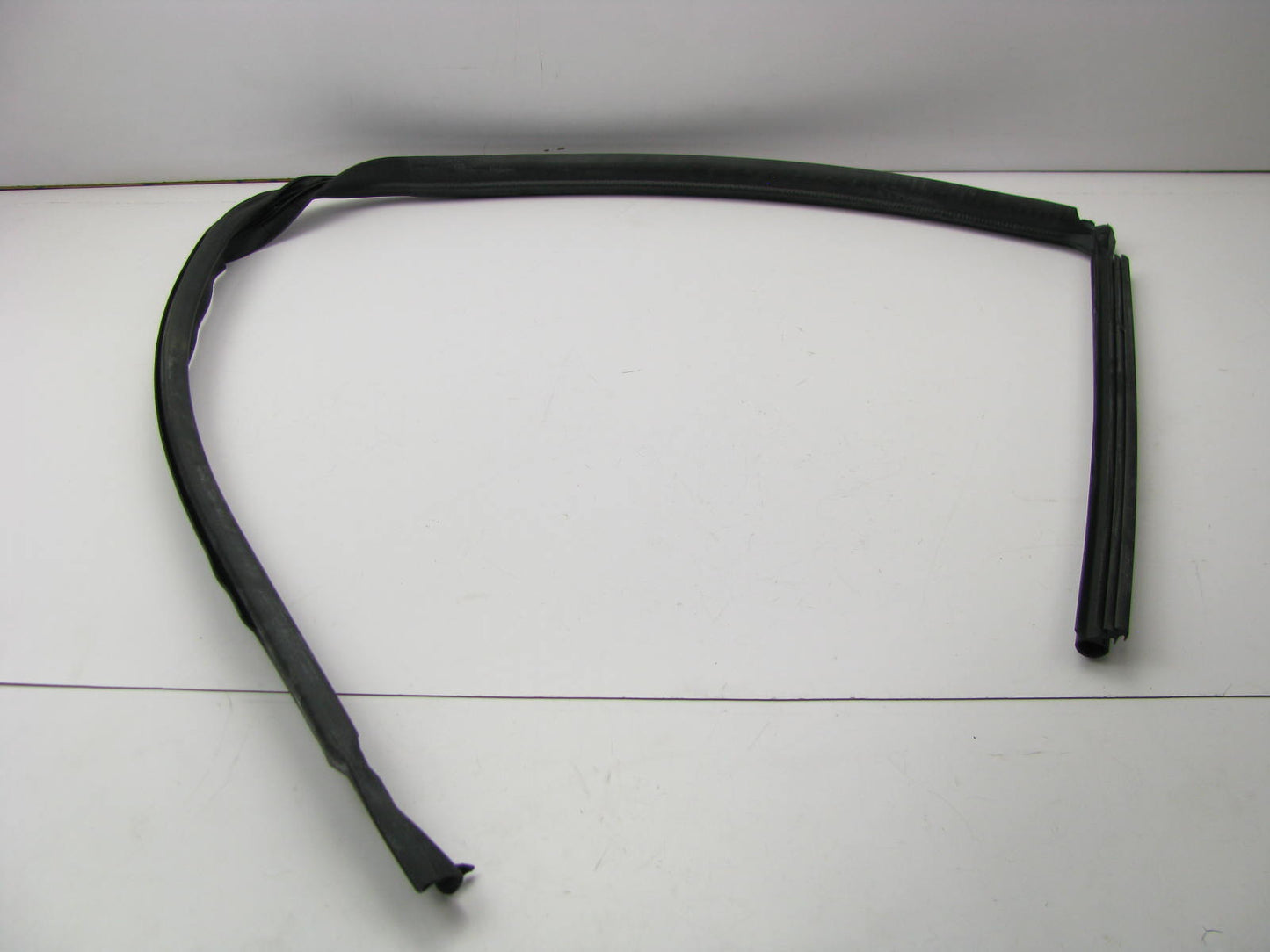 NEW - OEM Ford F3LY-6351822-B Front Right Drip Rail Molding Seal 93-98 Mark VIII