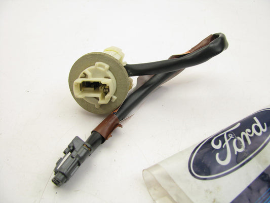 NEW - OEM Ford F3SZ-15A442-A Front Corner Lamp Light Bulb Socket & Harness