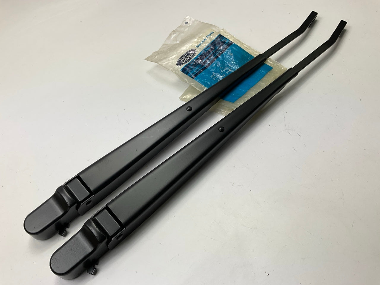 (2) GENUINE OEM F3TZ-17526-A Windshield Wiper Arm 1991-94 Ford Ranger, Explorer