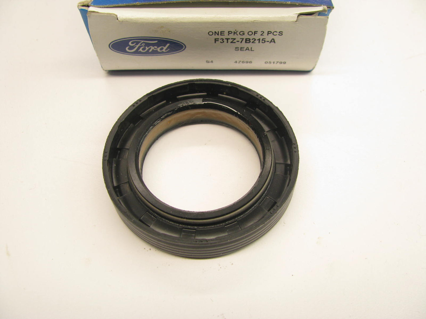 NEW - OEM Ford F3TZ-7B215-A Output Shaft Seal