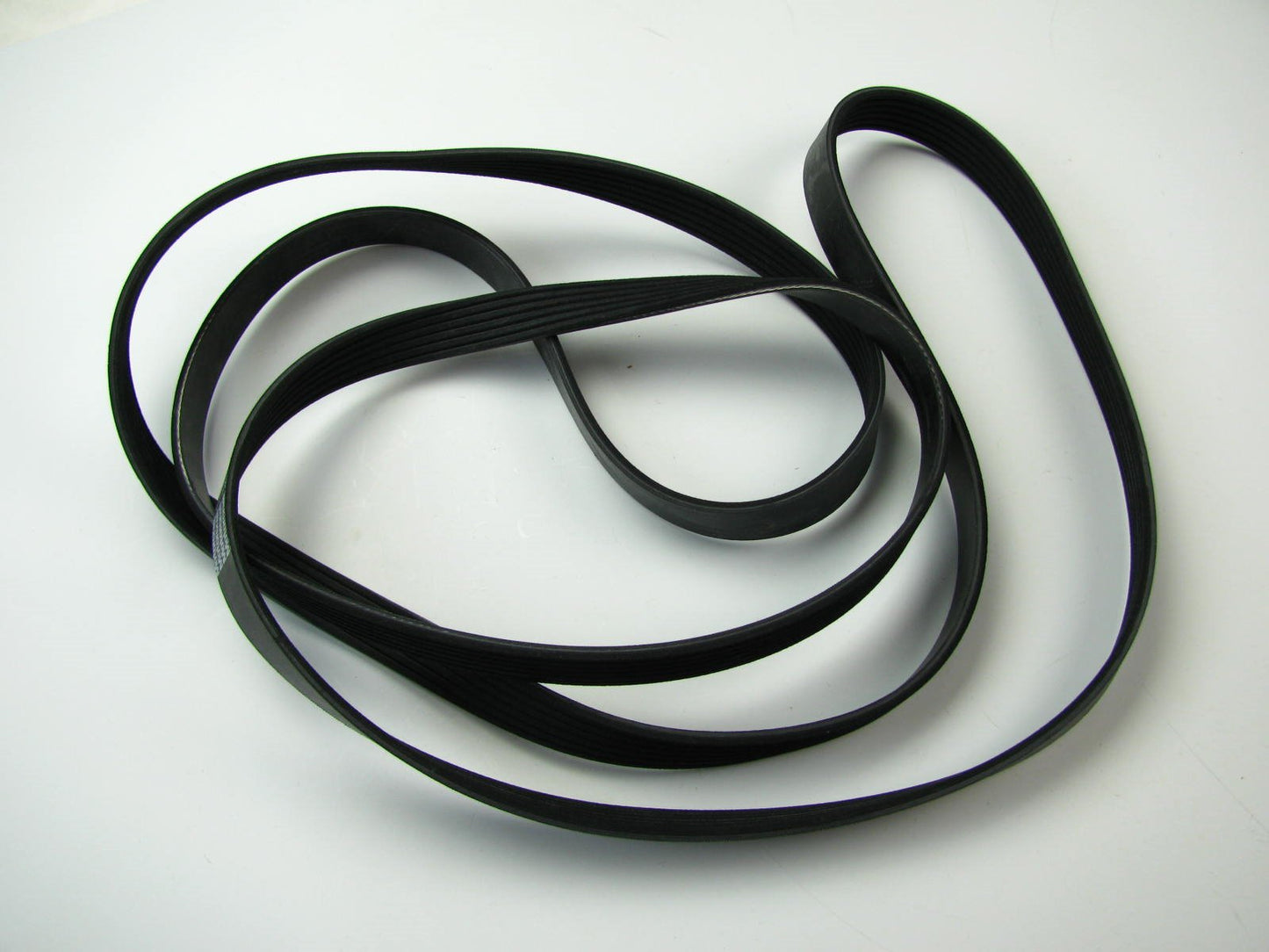 NEW OUT OF BOX GENUINE OEM Ford F49E-8620-B3A Serpentine Drive Belt