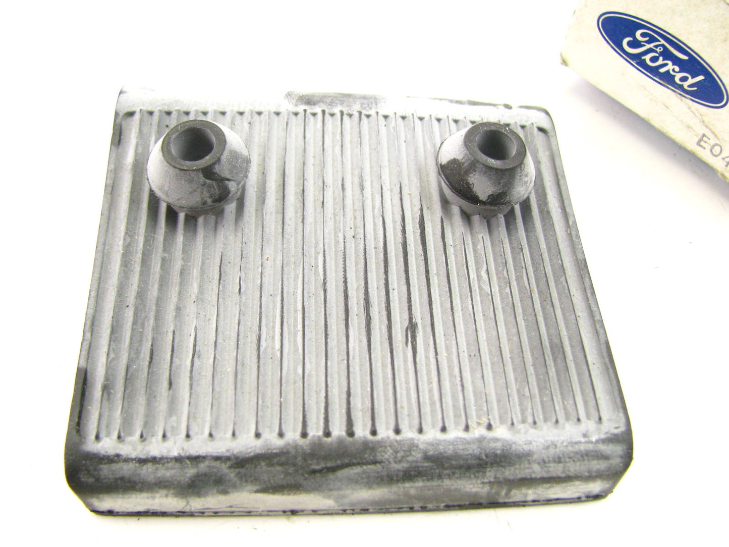 NEW - OEM Ford F4HZ-8A421-F Radiator Support Insulator 1994-97 L-Series VALEO