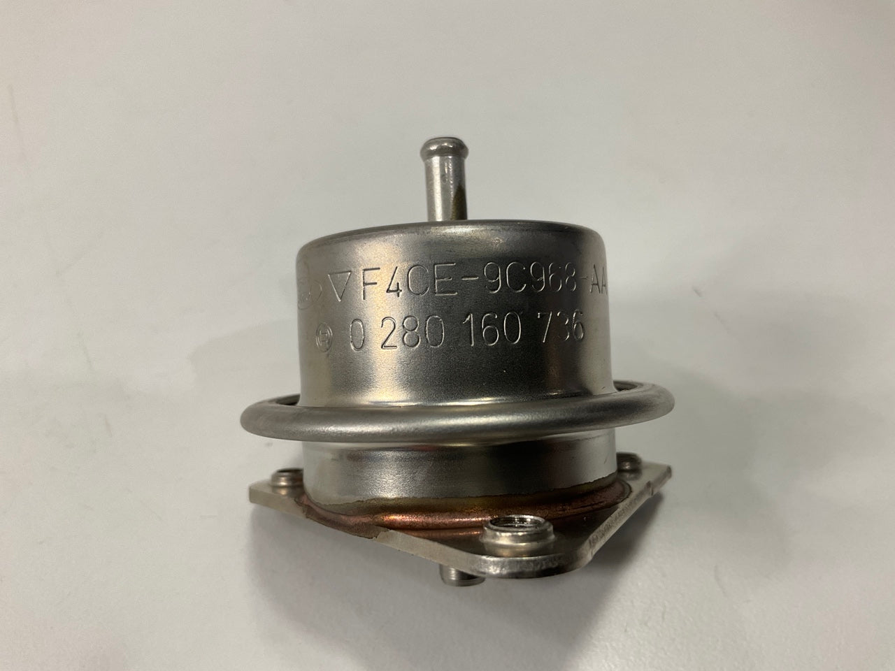 NOS - OEM Ford F4PZ-9155-D Dual Fuel Tank Cross-Flow Check Valve & Regulator Kit