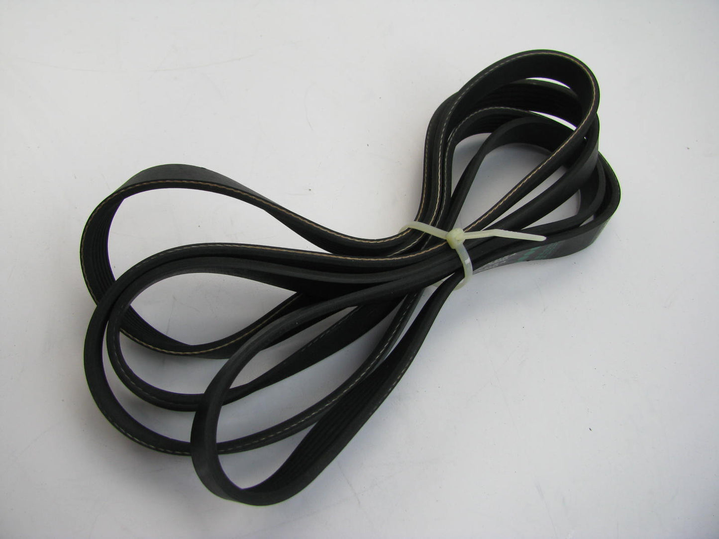 NEW - OEM Ford F4TA-8620-RA Serpentine Belt - 0.84'' X 112.625'' - 6 Ribs