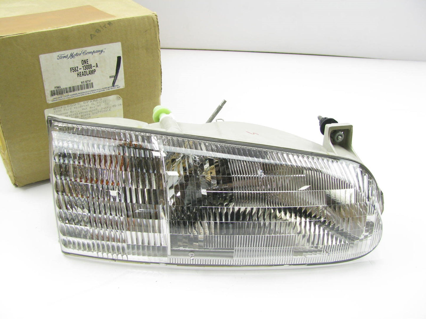 NEW OEM Ford F58Z-13008-A Front Right Side Headlight Head Lamp 1995-97 Windstar