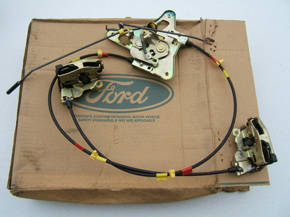 NOS OEM Rear Liftgate Locking Mechanism Control Assembly 1995-1996 Ford Windstar