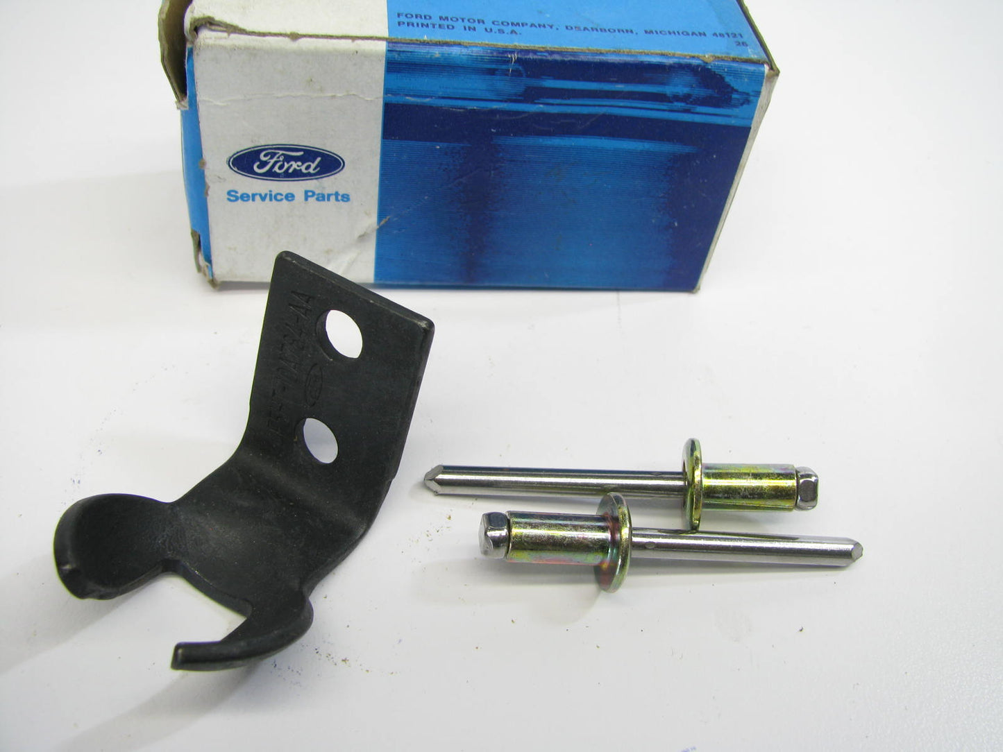 NEW - OEM Ford F5HZ-10A784-A Battery Cover Bracket 1995-1997 F700 F800