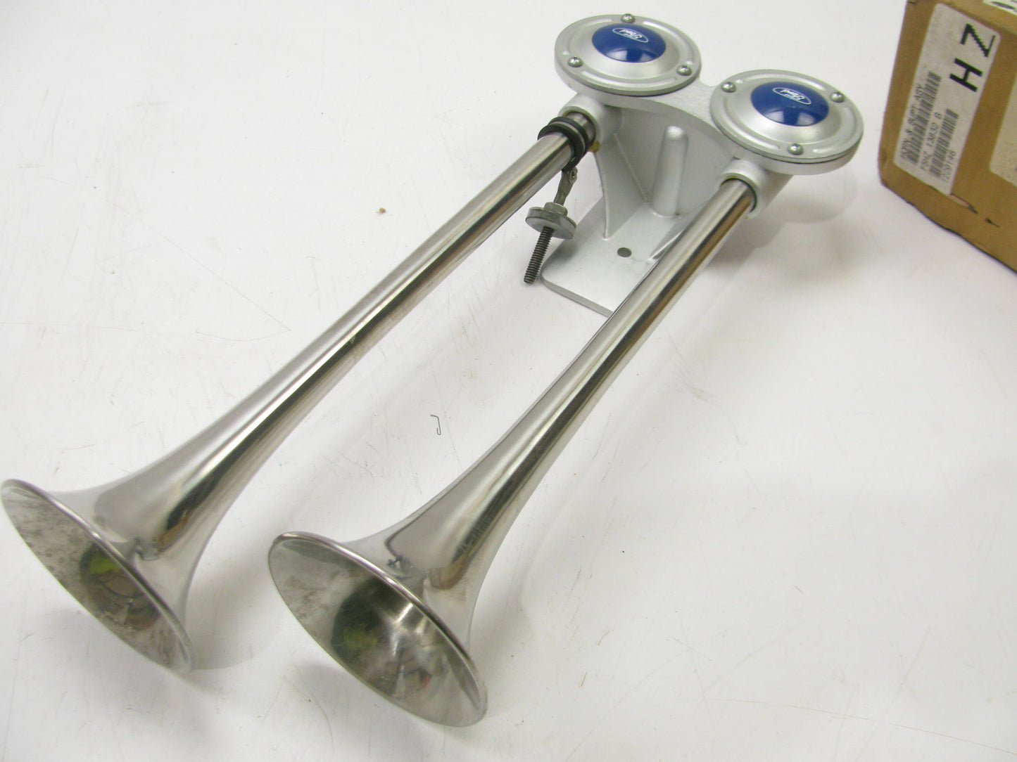 NEW - OEM Ford F5HZ-13832-B Dual Air Horn & Bracket Assembly 1995-1997 L-Series