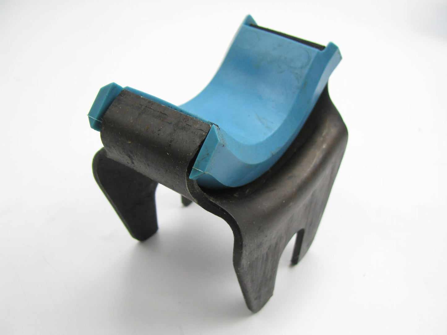 NEW - OEM Ford F5HZ-5A342-AA Front Spring Bracket Insulator 1980-1997 F600/700