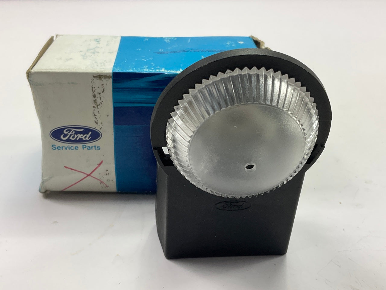 NEW - OEM Ford F5OY-15702-A Under Hood Lamp 1995-2002 Lincoln Continental
