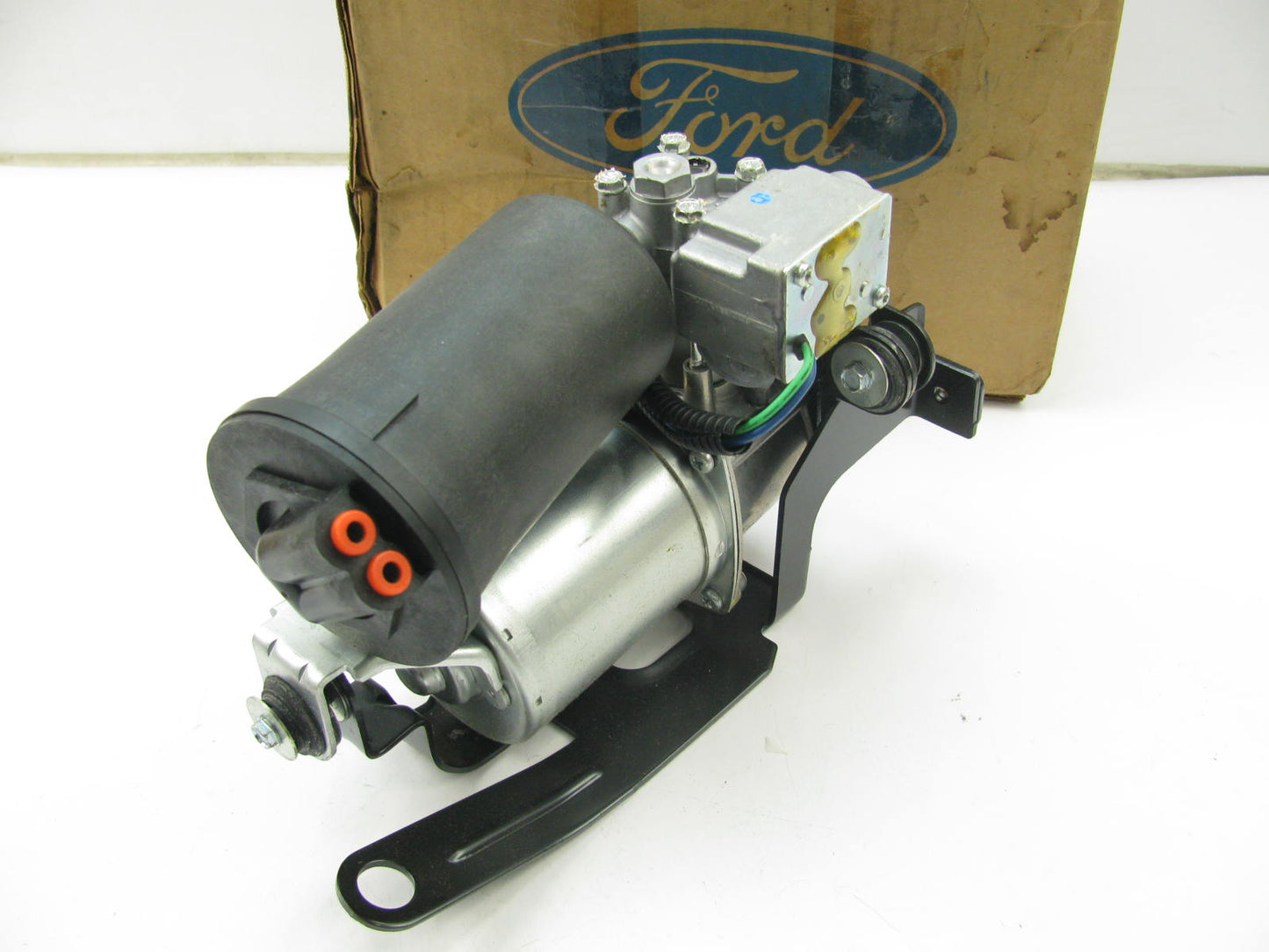 NEW - OEM Ford F5OY-5319-A Air Suspension Compressor 1995-02 Lincoln Continental