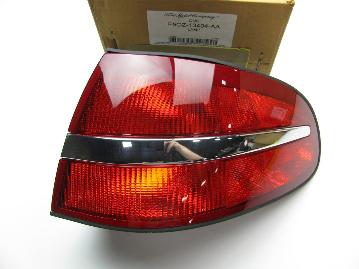 New OEM Ford F5OZ-13404-AA Right Tail Light Lamp For 1995-96 Lincoln Continental